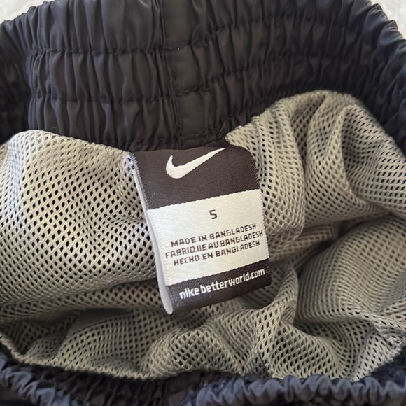 Boys Nike track set - Picture 3 of 9